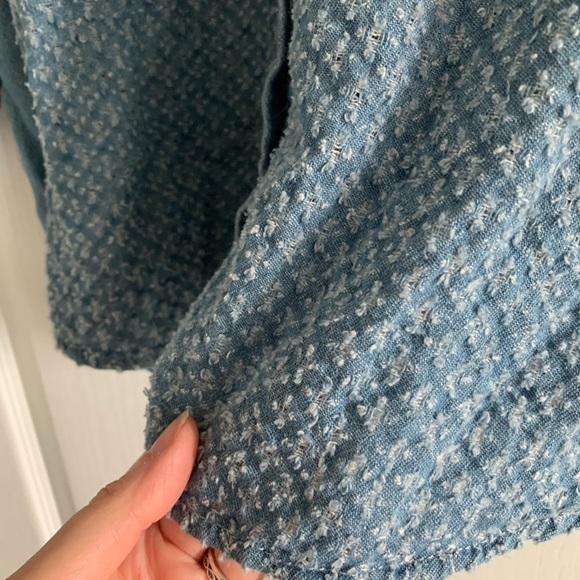 Blue Textured Button-Up Shirt - Picture 4 of 5